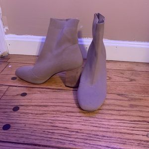 These are super cute taupe boots! They’re a super soft material with a good sole